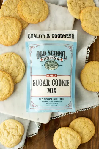 Miniatura 3 de Old School Brand™ Mezcla de galletas de azúcar – 16 onzas Hace alrededor de 24 galletas doradas de vainilla caseras Horneado para vacaciones