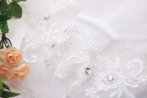 Miniatura 4 de Kercisbeauty Bordado de encaje nupcial hueco flor blanco y marfil velo gota boda con peine de pelo cuentas de cristal ancho velo capilla velo de una