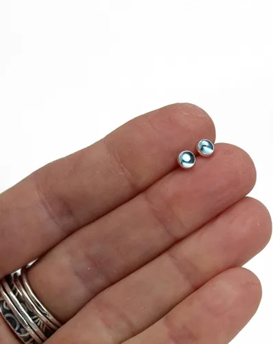 Miniatura 50 de Aretes de tuerca con piedras preciosas para mujeres y niñas, bisel redondo de 0.157 in de plata esterlina 925