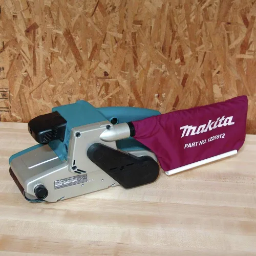 Miniatura 3 de Makita 9404 8.8-amperes 4 por 24 pulgadas Gamuza de velocidad variable lijadora de cinturón con bolsa para el polvo
