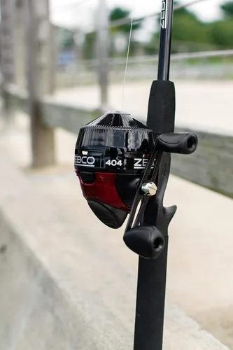 Miniatura 9 de Zebco 404 Spincast - Combo de carrete y caña de pescar, caña de fibra de vidrio duradera de 5 pies 6 pulgadas, 2 piezas con mango EVA, carrete