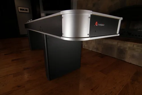 Miniatura 6 de Mesas de Shuffleboard LED Atomic de 9 pies con superficie de juego recubierta de polímero para una acción suave y rápida de disco y patas