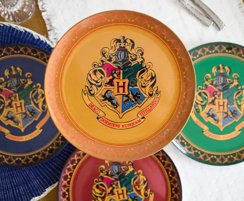 Miniatura 4 de Silver Buffalo Harry Potter Hogwarts Crest Solid Diamond Pattern Juego de 4 platos de melamina de 10 pulgadas Harry Potter Hogwarts Crest - Juego