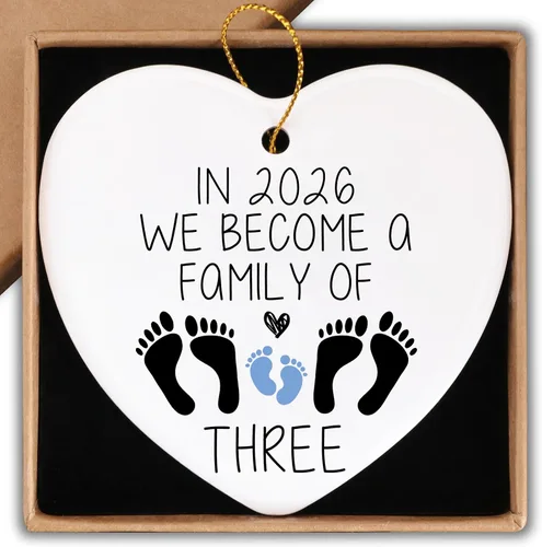 Miniatura 8 de Regalos de revelación de género, decoración con texto en inglés «We Become A Family of Thre», adorno de cerámica para recuerdo, placa de corazón
