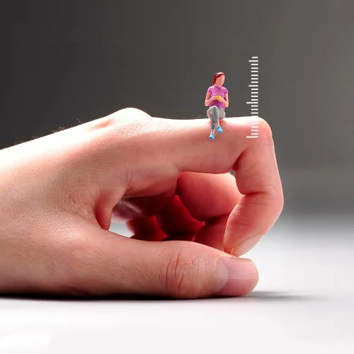 Figura de miniatura de Sandy Beach a escala 1:64, modelo de figura de acción de personas pequeñas, modelo para colección (niña sentada)