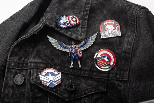 Miniatura 18 de Marvel Studios: The Falcon y The Winter Soldier - Juego de 5 pines de solapa con base de metal y esmalte con caja circular de 6.3 pulgadas