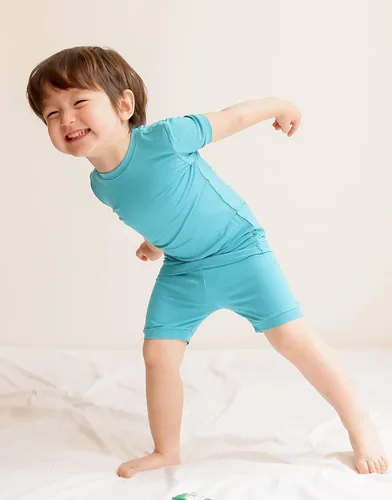 Miniatura 3 de VAENAIT BABY - Pijama de viscosa para niñas y niños pequeños, 2 piezas, camiseta y shorts, tela fresca, drapeada y suave para verano