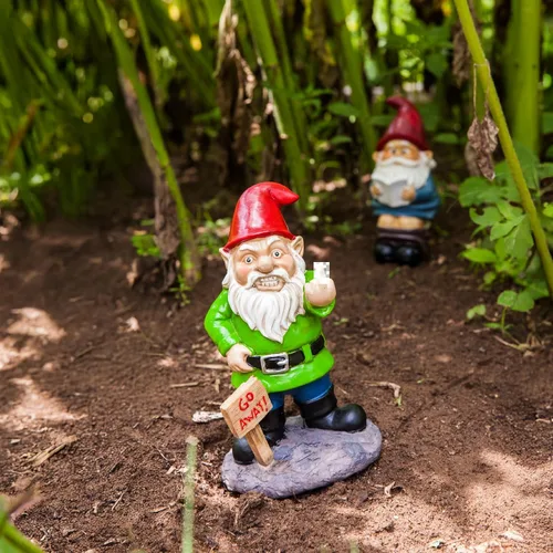 Miniatura 3 de Gnomo de jardín con la leyenda Go Away, Bigmouth Inc.
