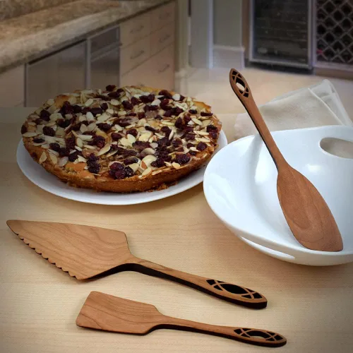Miniatura 2 de American Made - Juego de utensilios de postre de madera de cerezo silvestre de 3 piezas, colección de la catedral: servidor de pastel, palo