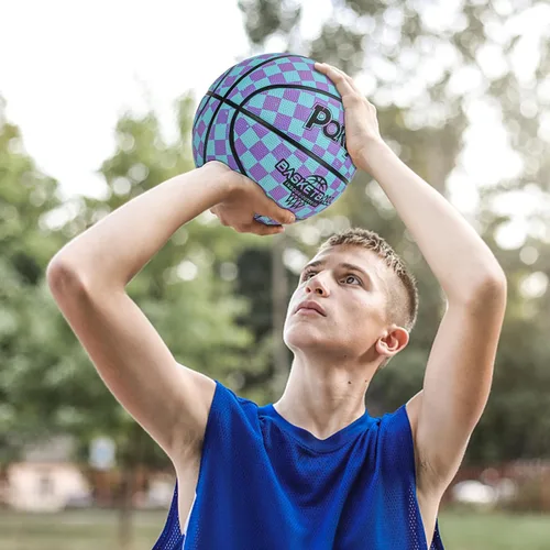 Miniatura 3 de Baloncesto para niños y jóvenes tamaño 5 (27.5") de goma premium para interiores y exteriores para niños y niñas, impermeable para juegos en el azul