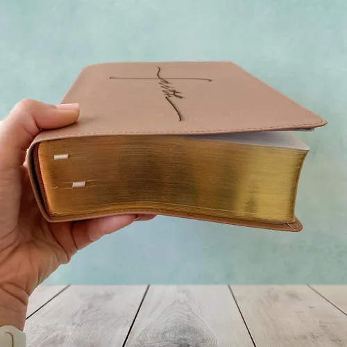 Miniatura 5 de CSB, She Reads Truth Bible, oro rosa, con letras a mano y grabado, grabado de nombre personalizado disponible, regalo personalizado para cumpleaños