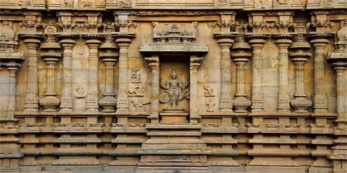 Miniatura 7 de AOFOTO Telón de fondo tallado de templo hindú de 5 x 4 pies de Thanjavur, antiguas columnas de templo Brihadishvara, ídolos tallados en fondo