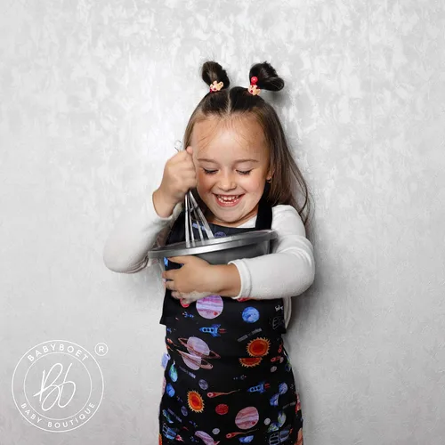 Miniatura 9 de Kids Aprons for Girls and Boys, Toddler Apron with Pocket for Painting, Cooking, Baking, Gardening and Crafts Colección Cosmic pintada a mano
