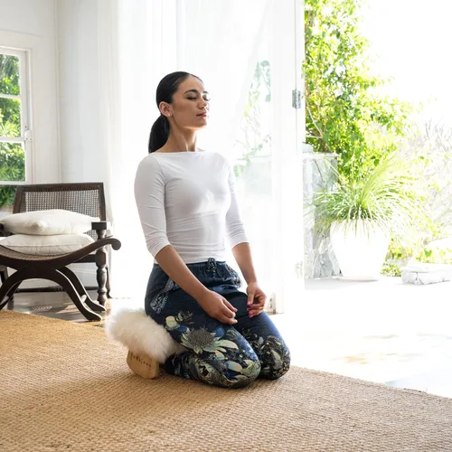 Miniatura 7 de Funda de asiento de piel de oveja genuina de lujo para meditar más profundo y durante más tiempo en pura comodidad – arrodillador de oración