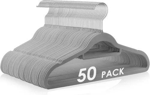 DUDUCOFU Perchas de terciopelo antideslizantes de fieltro, paquete de 50 perchas de terciopelo gris para ropa que ahorran espacio, con gancho