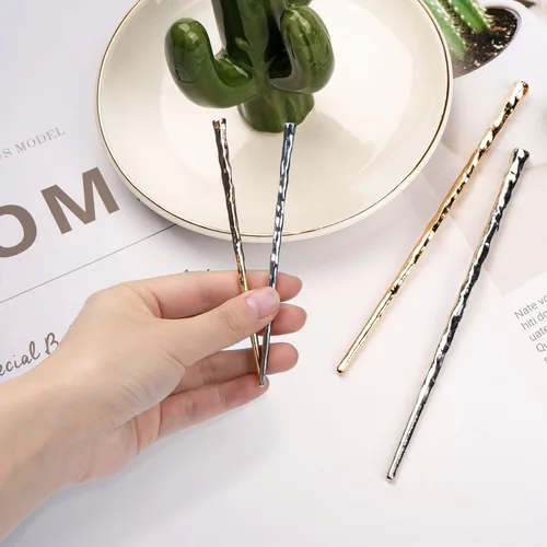 Miniatura 5 de RAYNAG Paquete de 4 palillos de metal para el cabello, palillos de pelo para niñas y mujeres, alfileres de aleación, dorado y plateado
