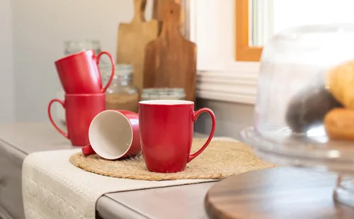 Miniatura 6 de Elanze Designs Juego de 4 tazas de café de porcelana de hueso con acabado brillante rojo carmesí de 10 onzas