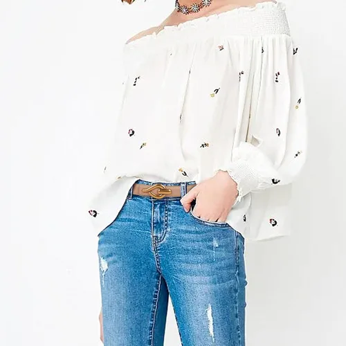 Miniatura 98 de Cinturón de cuero clásico con hebilla de metal para mujer con vestido de jeans