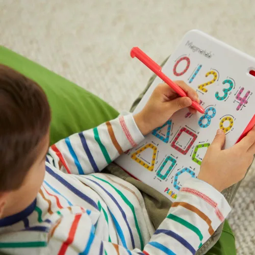 Miniatura 6 de Playskool Magnatab — Números y Formas — Tablero Magnético de Dibujo con Trazado de Letras para Aprendizaje de Niños Pequeños y Dibujo Sensorial