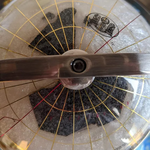 Miniatura 3 de Unique Art - Globo de mundo con forma de remolino de perlas puras de 10 x 6 pulgadas con trípode plateado