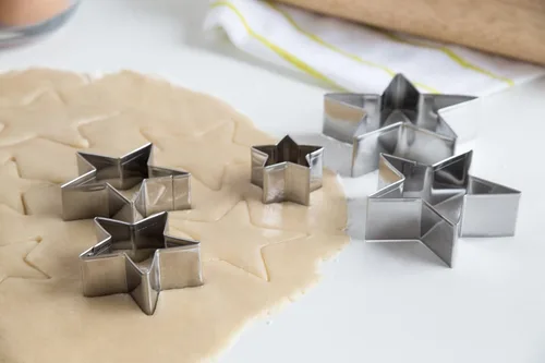 Miniatura 7 de Fox Run Cortadores de galletas de estrella de acero inoxidable, juego de 5 cortadores en forma de estrella