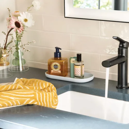 Miniatura 9 de Moen Meena Negro Mate Grifo de Lavabo de Baño Moderno con un Solo Agujero y una Sola Manija con Placa de Cubierta Opcional y Montaje de Desagüe