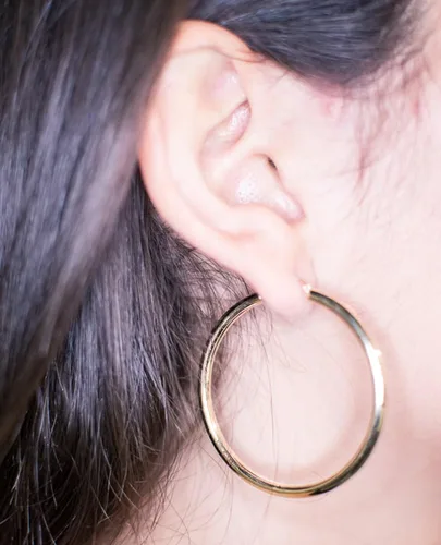 Miniatura 2 de Aretes de aro de oro amarillo de 14 quilates de 0.118 in de grosor con cierre de clic, (tubo de 0.118 in)