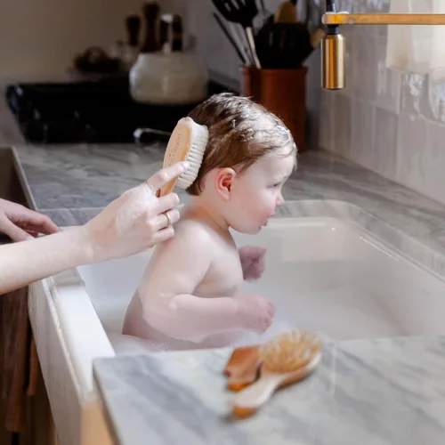 Miniatura 4 de Natemia Cepillo de madera para el pelo del bebé Cerdas suaves naturales para recién nacidos y niños pequeños Cuidado suave de la cuna Regalo