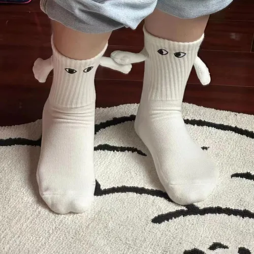 Miniatura 6 de UAURORAO Calcetines de pareja de muñecas 3D para mujeres y hombres, calcetines divertidos para sostener las manos en la mano, calcetines de amistad