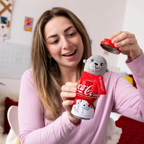 Miniatura 2 de ¡Latas de Coca-Cola Pop! Muñeco de peluche de 5" rellenable de 12oz en lata - El personaje variará - ¡Colecciónalos todos!