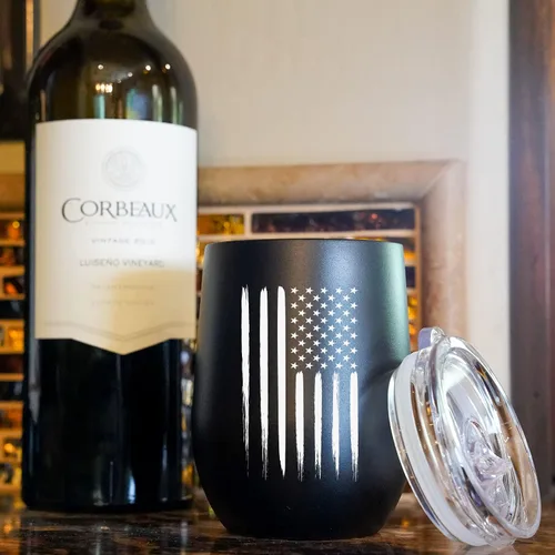 Miniatura 2 de Military Gift Shop Vaso de vino aislado al vacío con la bandera estadounidense para exteriores, con tapa, vidrio de acero inoxidable de 12 onzas