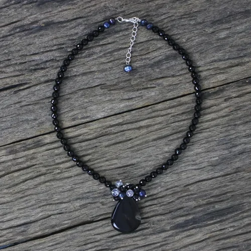 Miniatura 3 de NOVICA Collar artesanal hecho a mano con colgante de perlas de agua dulce cultivadas con calcedonia negra, hecho a mano con cuentas de Tailandia