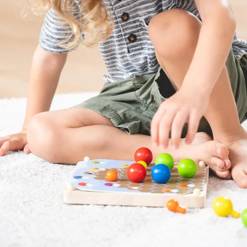 Miniatura 8 de PlanToys® Creative Peg Board juguete de madera para niños de 3 años en adelante Juego educativo Montessori para la imaginación, habilidades
