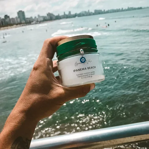 Miniatura 4 de Bendita Vela Ipanema Beach perfumada Vela de cera de coco para combustión limpia peso neto 5 onzas vertido a mano en Brasil