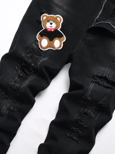 Miniatura 5 de QONIA Jeans para hombre con detalle de parche de oso y letra, rasgados, deshilachados, ajustados, de pierna recta, jeans para hombres