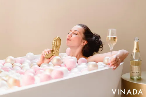 Miniatura 6 de VINADA - Oro Espumoso - Vino Cero Alcohol - 25.4 fl oz (3 Botellas de Vidrio)