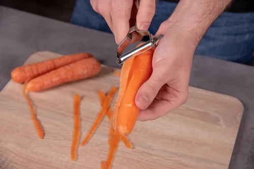 Miniatura 5 de ARCOS Pelador profesional cromado para frutas y verduras. Herramienta de cocina de acero inoxidable de 5.5 pulgadas para corte preciso. Gadget