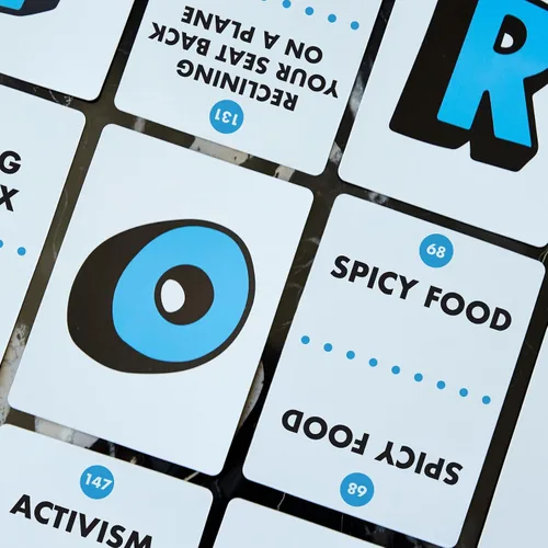 Miniatura 4 de Juego de prioridades de Hasbro Games Un juego de fiesta de opciones absurdas Divertidos juegos de cartas para adultos y adolescentes A partir