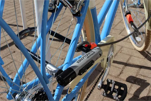 Miniatura 5 de Kryptonite Kryptolok - Candado en U estándar para bicicleta con cable, candado antirrobo resistente para bicicleta, grillete de 12.7 mm y cable