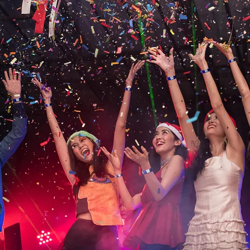 Miniatura 4 de OUCHAN Pulseras holográficas de plástico para fiestas, color azul, paquete de 500 pulseras de vinilo para eventos, clubes, reuniones de música