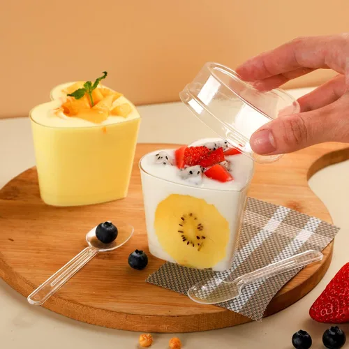 Miniatura 7 de Paquete de 100 mini vasos de plástico transparente con tapas, recipiente de yogur en forma de corazón de 5 onzas para fiestas, aperitivos