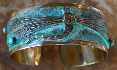 Miniatura 2 de Elaine Coyne Verdigris Patina - Pulsera decorativa con libélula y arte, color turquesa