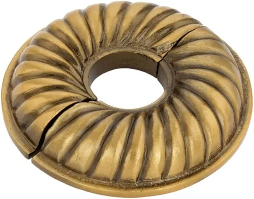 Miniatura 68 de Renovators Supply Manufacturing Placa de escudo de 3,13 pulgadas OD Escutcheon 1/2 en IPS Acabado de cobre antiguo Brida de radiador de aluminio