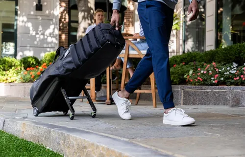 Miniatura 9 de Sun Mountain ClubGlider Meridian Bolsa de Viaje de Golf - Sistema de Rodamiento de 4 Ruedas, Patas Extensibles y Retráctiles para Transporte Fácil
