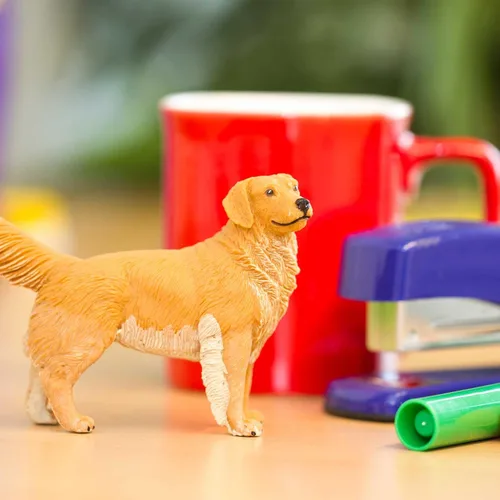 Miniatura 2 de Safari Ltd. Figura de Golden Retriever – Figura detallada de modelo de plástico de 4.5 pulgadas – Divertido juguete educativo para niños, niñas