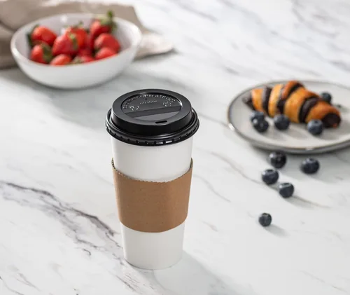 Miniatura 4 de GUSTO 50 juegos de tazas de café desechables con tapas y fundas de 20 onzas. Vasos calientes de papel para viajes y uso en la oficina. Paquete 20