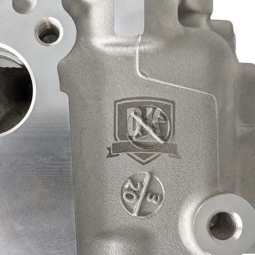 Miniatura 2 de 2 culatas de par completo con válvula Train DK Engine Parts - Compatible con Duramax 6.6L LLY 2004.5-2005.5