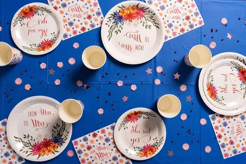 Miniatura 5 de Bridal: From Miss to Mrs (Colorful Floral) Vajilla Pack: Juego de platos de papel, servilletas y tazas desechables para 20 Novia: de la señorita a