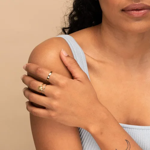 Miniatura 8 de NOKMIT Anillos rellenos de oro de 14 quilates de 0.118 pulgadas para mujeres y niñas, banda apilable de oro fino, anillo de dedo meñique