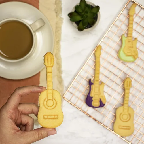 Miniatura 6 de Juego de 3 cortadores de galletas de guitarra (diseños: acústico, eléctrico, bajo), 3 piezas - Bakerlogy